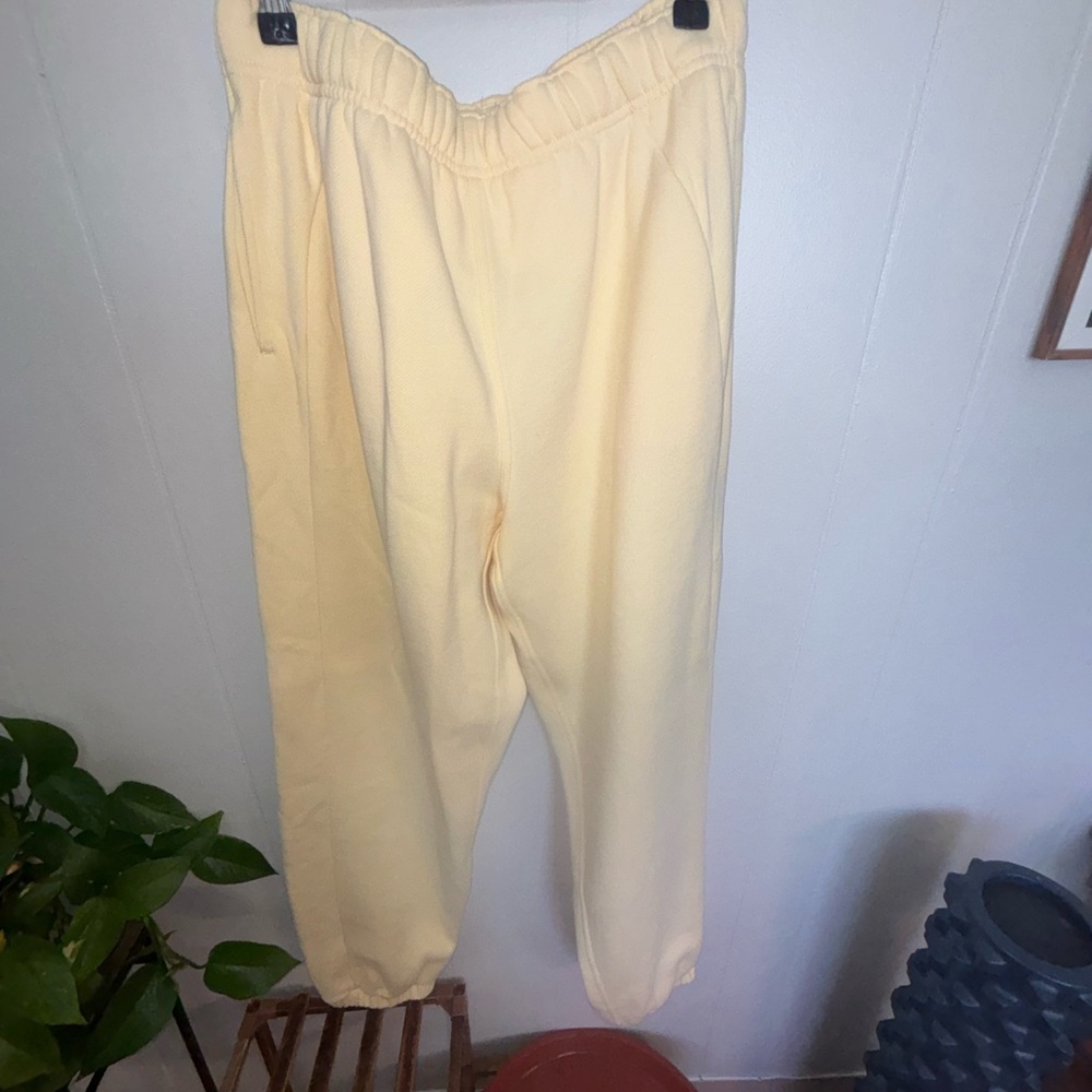 lululemon buttercream scuba joggers NWT - Picture 4 of 4